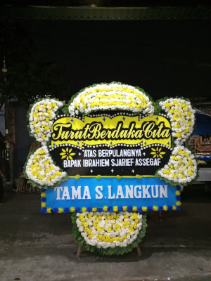Papan Bunga Duka di Surutanga
